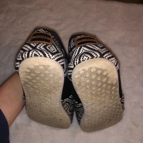 TOMS - Picture 5 of 5